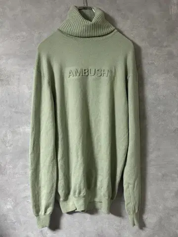 [ AMBUSH ] 터틀넥 엠보싱 니트
