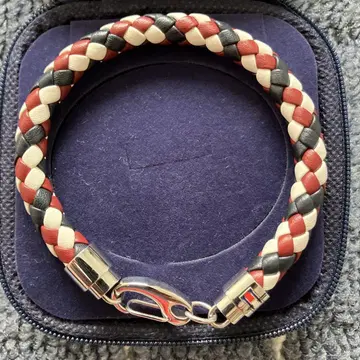 TOMMY HILFIGER 뜨개질 가죽 팔찌