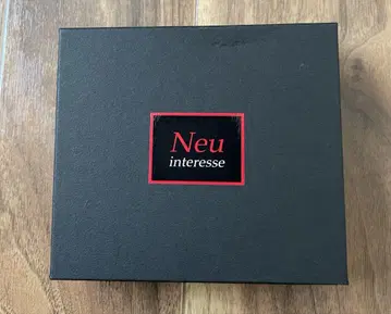 지갑 이단 접이식 Neu interesse 블랙 x 블랙 하이브리드 가죽