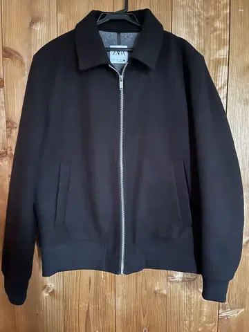 ZARA 블랙 점퍼