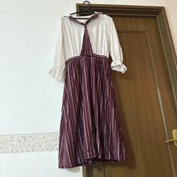 axes femme 스트라이프 패턴 리본 포함 원피스