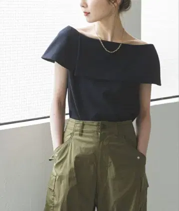 노블 케이프 블라우스 블랙