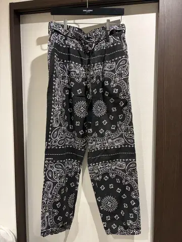 Sacai 반다나 프린트 팬츠 22-02691M
