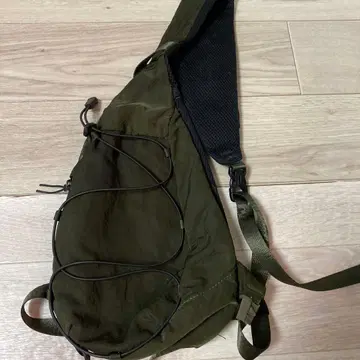 C.P. COMPANY 올리브 그린 숄더백