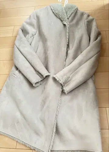 LEPSIM 무스탕 코트 그레이 후드 부착 롱 코트