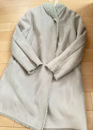 LEPSIM 무스탕 코트 그레이 후드 부착 롱 코트