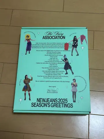 NewJeans 시즌 그리팅 2025 이어 포스터, 미니 포스터 제외