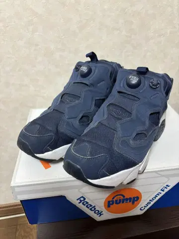Reebok 펌프 네이비 스니커즈