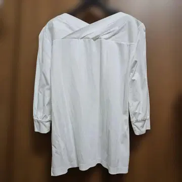 오프숄더 화이트 오부 소매 T셔츠 사이즈 2