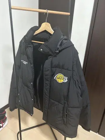Los Angeles Lakers 다운 자켓 블랙