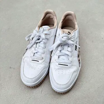 PUMA 화이트 레오파드 프린트 스니커즈