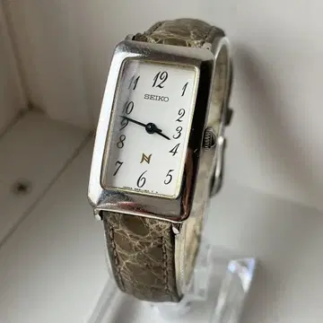 [ 초레어 ] SEIKO 노이레 1994년 가동품 쿼츠 손목시계 화이트