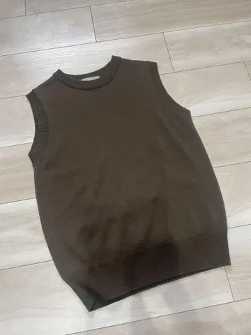 machatt 슬리브리스 스웨터 카키