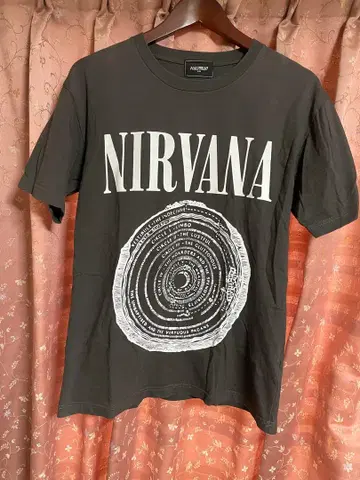 하프맨 USA 너바나 t셔츠 토사카 히로오미 착용