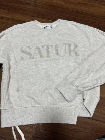SATUR 그레이 로고 맨투맨 새상품급