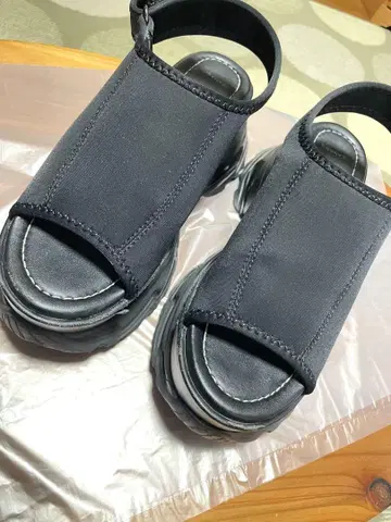JEANASIS 블랙 통굽 샌들