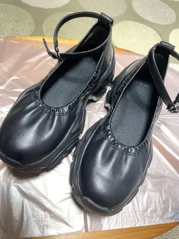 통굽 블랙 앵클 스트랩 신발