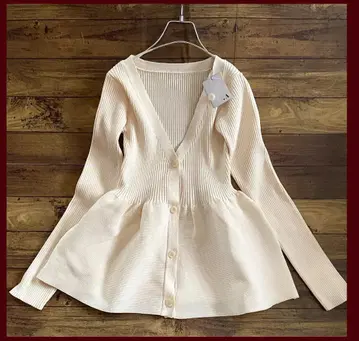 새상품 리브 니트 페플럼 가디건 미라인 프린세스 플레어/아이보리 F