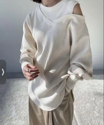 CLANE 클라네 써멀 V넥 긴팔 비대칭 화이트