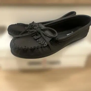 MINNETONKA 블랙 플랫슈즈