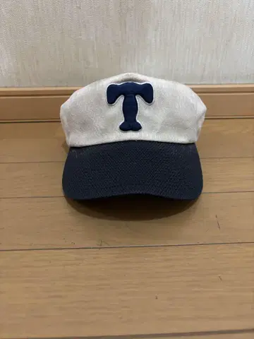T 로고 야구 모자 화이트/네이비