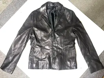 꼼사데모드 블랙 가죽 자켓 싱글 가죽이 부드럽습니다