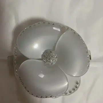 ALEXANDRE DE PARIS 까멜리아 화이트 헤어 클립 8cm