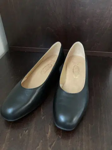 긴자 요시노야 블랙 23.5 EEV 펌프스
