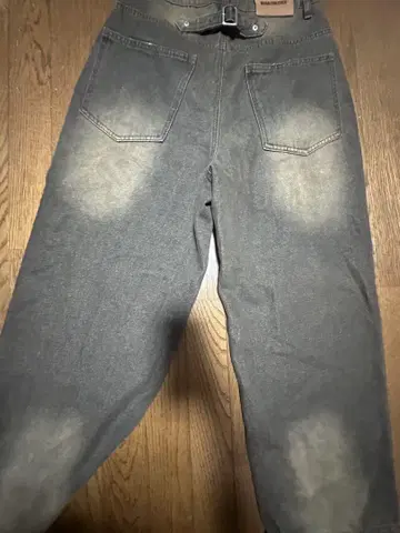 그레이 데미지 가공 데님 팬츠