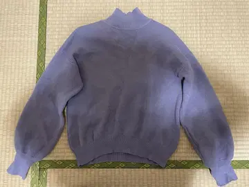 보라색 긴팔 스웨터