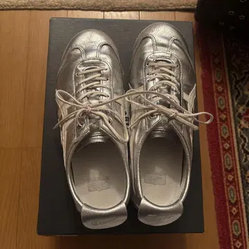 오니츠카타이거 스니커즈