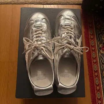 오니츠카타이거 스니커즈