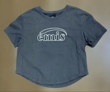 emis 차콜 그레이 크롭 로고T셔츠 S사이즈