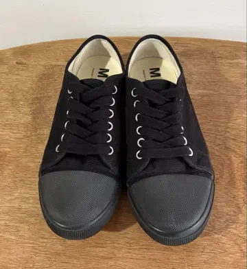 MHL. 블랙 캔버스 스니커즈 UK5