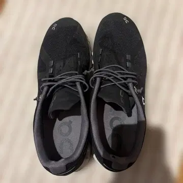 On 블랙 러닝화