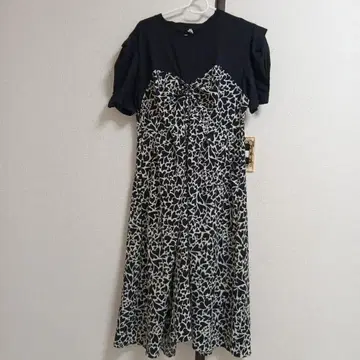 블랙과 화이트 꽃무늬 반팔 드레스 2XL