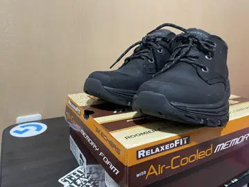 SKECHERS Relaxed Fit 블랙스 방수 스니커즈