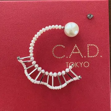 새상품급 C.A.D. Tokyo 프릴 귀걸이 펄 실버