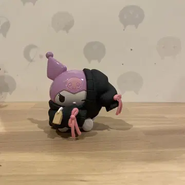 산리오 옷 갈아입는 중 쿠로미