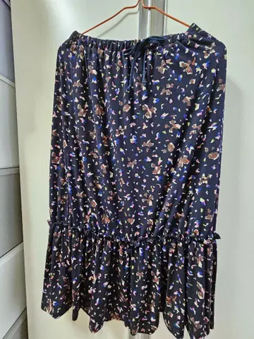 LAURA ASHLEY 네이비 꽃무늬 플레어 스커트 택 포함 새상품