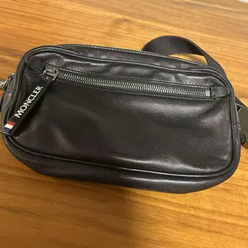 MONCLER 블랙 가죽 숄더백