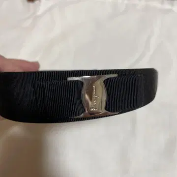 FERRAGAMO 블랙 리본 헤어밴드
