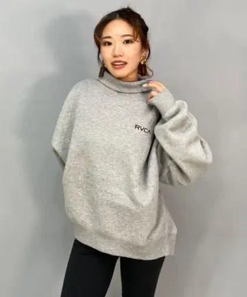 RVCA 그레이 터틀넥 맨투맨