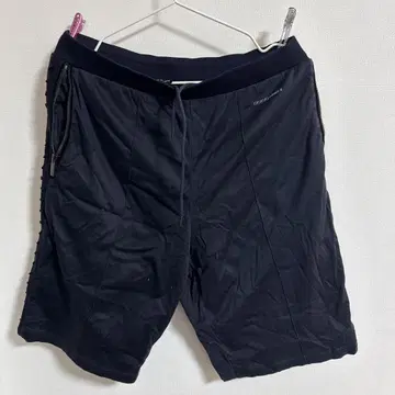 조르지오 아르마니 숏팬츠 사이드 지퍼 포함
