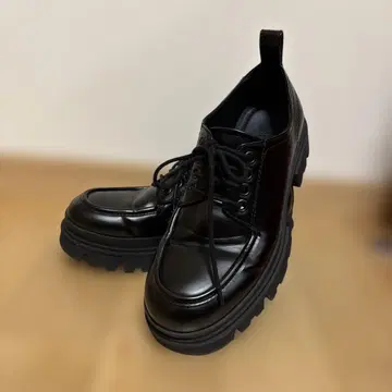 ZARA 가죽 신발 통굽 로퍼