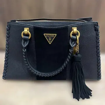 GUESS 블랙 토트백 태슬 포함