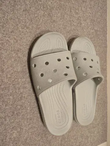 Crocs 그레이 샌들 사이즈 11