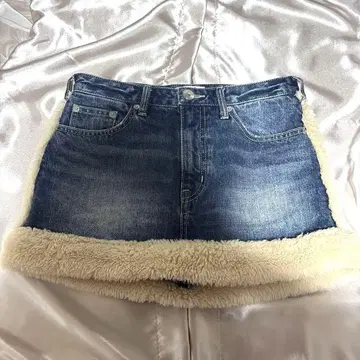Gyda 미니 스커트 속 팬츠로 되어 있습니다