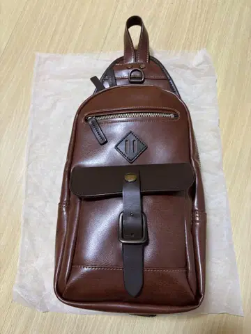 브라운 숄더백 플랩 포함