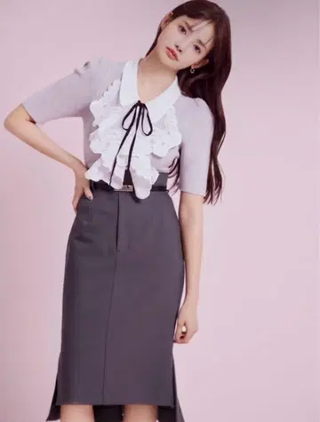 SNIDEL 다크 그레이 타이트 스커트 벨트 포함